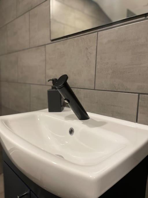 Central Area Terraced House With Private Hot Tub Линкольн Экстерьер фото