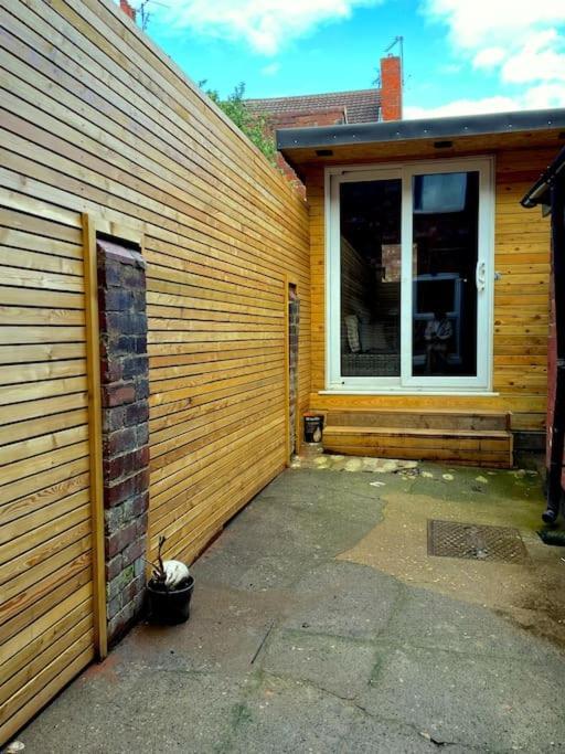 Central Area Terraced House With Private Hot Tub Линкольн Экстерьер фото