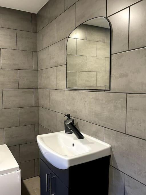 Central Area Terraced House With Private Hot Tub Линкольн Экстерьер фото