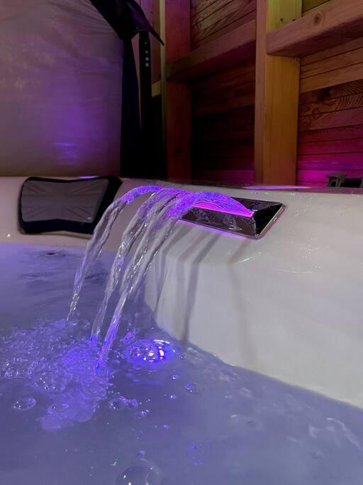 Central Area Terraced House With Private Hot Tub Линкольн Экстерьер фото